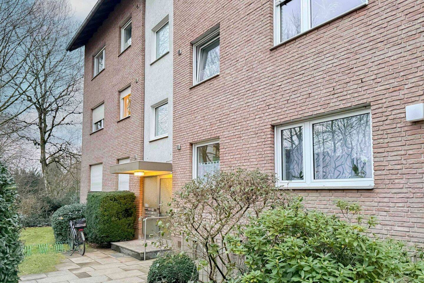 Wohnen in bester Lage: 2-Zimmerwohnung direkt an der Lutter in Bielefeld-Mitte – Bielefeld – Bild 1 von 8