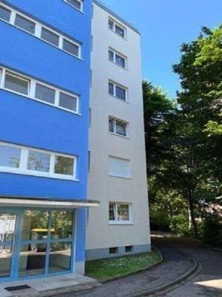 Vermietete 3,5-Zim-ETW m. gr. Balkon/Loggia, Pkw-Stellplatz, in zentr. Lage in Bergheim KP.: 139.800,-. – Bergheim – Vorschaubild 4