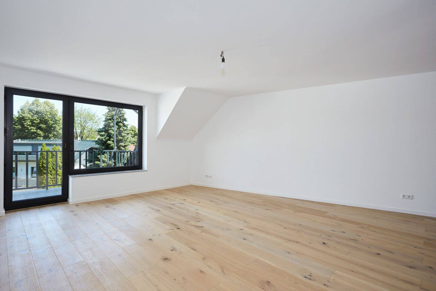 Licht, Raum & Wohnkomfort: Maisonette-Feeling mit großem Balkon – Düsseldorf – Vorschaubild 8