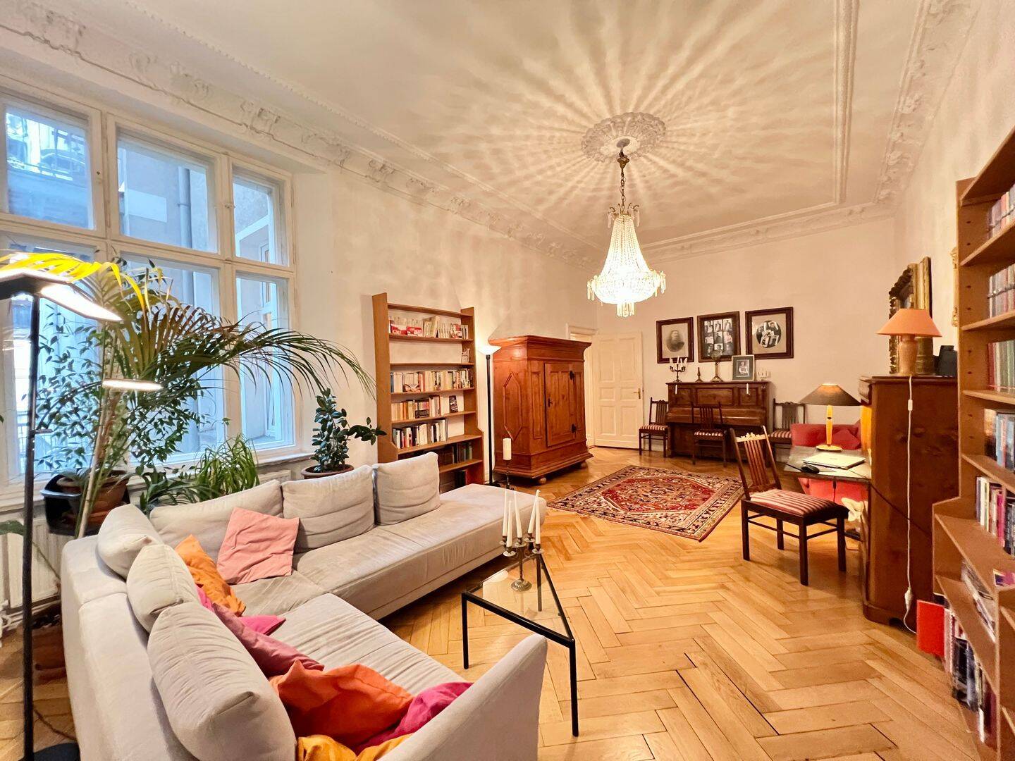 Stilvolle 2,5-Zimmer-Altbauwohnung im begehrten Bayerischen Viertel - nahe Viktoria-Luise-Platz – Berlin – Vorschaubild 2