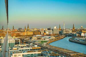 Leben zwischen Wasser und Skyline - im höchsten Holzhochhaus Deutschlands – 20457 Hamburg – Vorschaubild 5