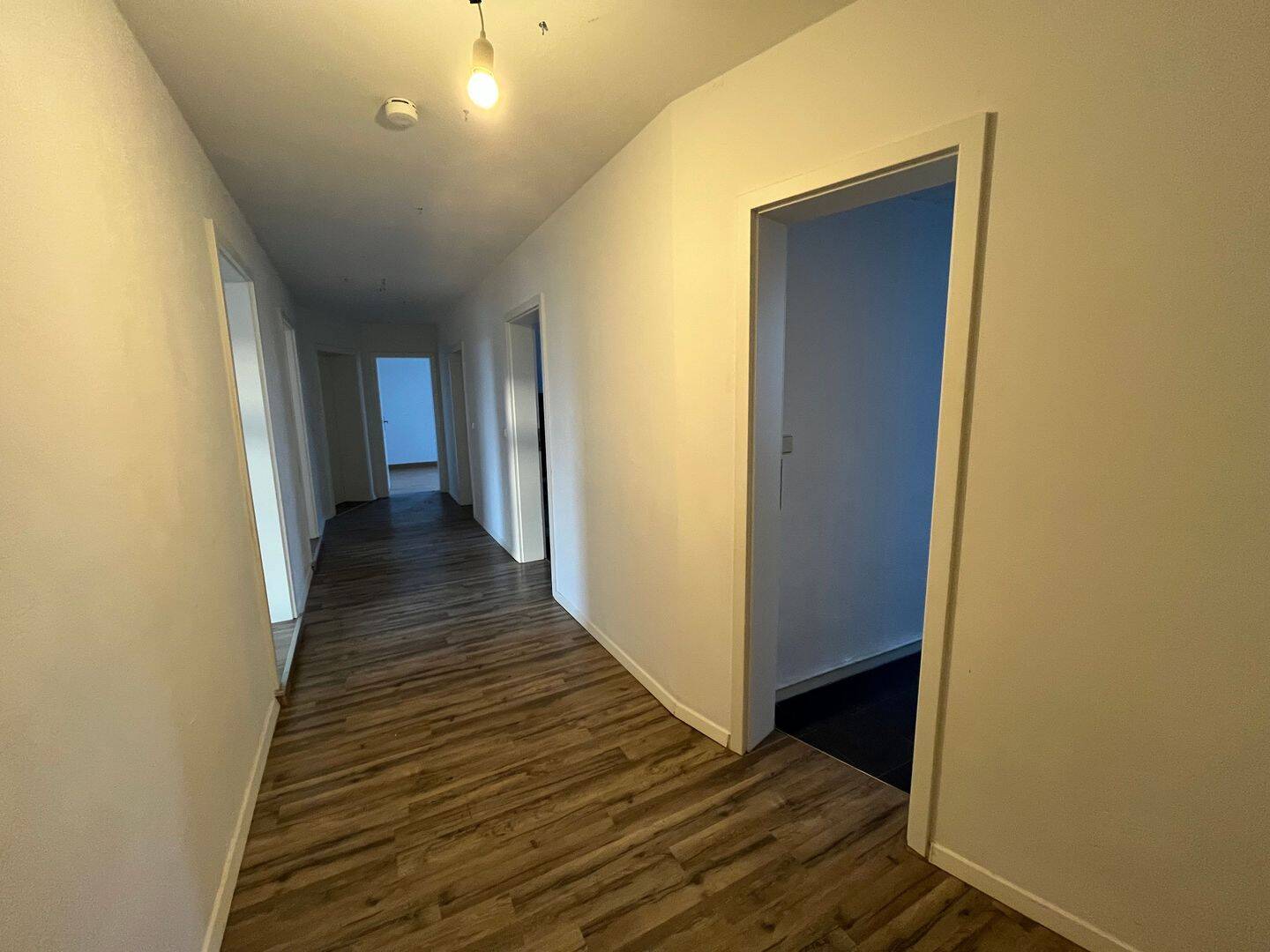 WG- oder Familienfreundliche 5-Zimmer-Wohnung mit Balkon in Chemnitz – Chemnitz – Vorschaubild 2