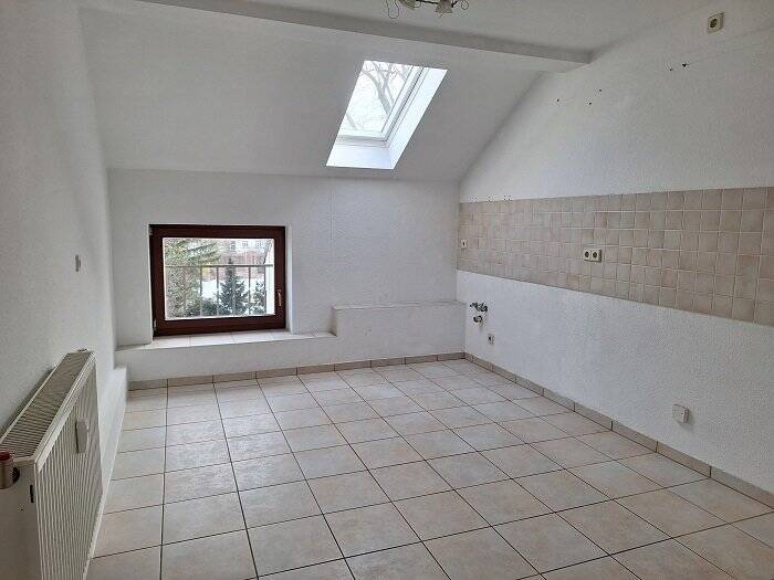 4 Raumwohnung im Dachgeschoss mit gemütlichem Wohnzimmer und Wohnküche – Chemnitz – Vorschaubild 2