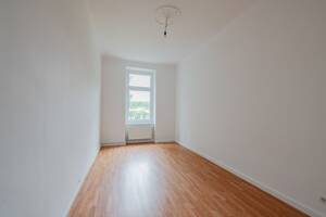 Bezugsfreie 2-Zimmer-Wohnung mit Altbau-Flair und modernem Tageslicht-Badezimmer, jetzt besichtigen – 13086 Berlin – Vorschaubild 2