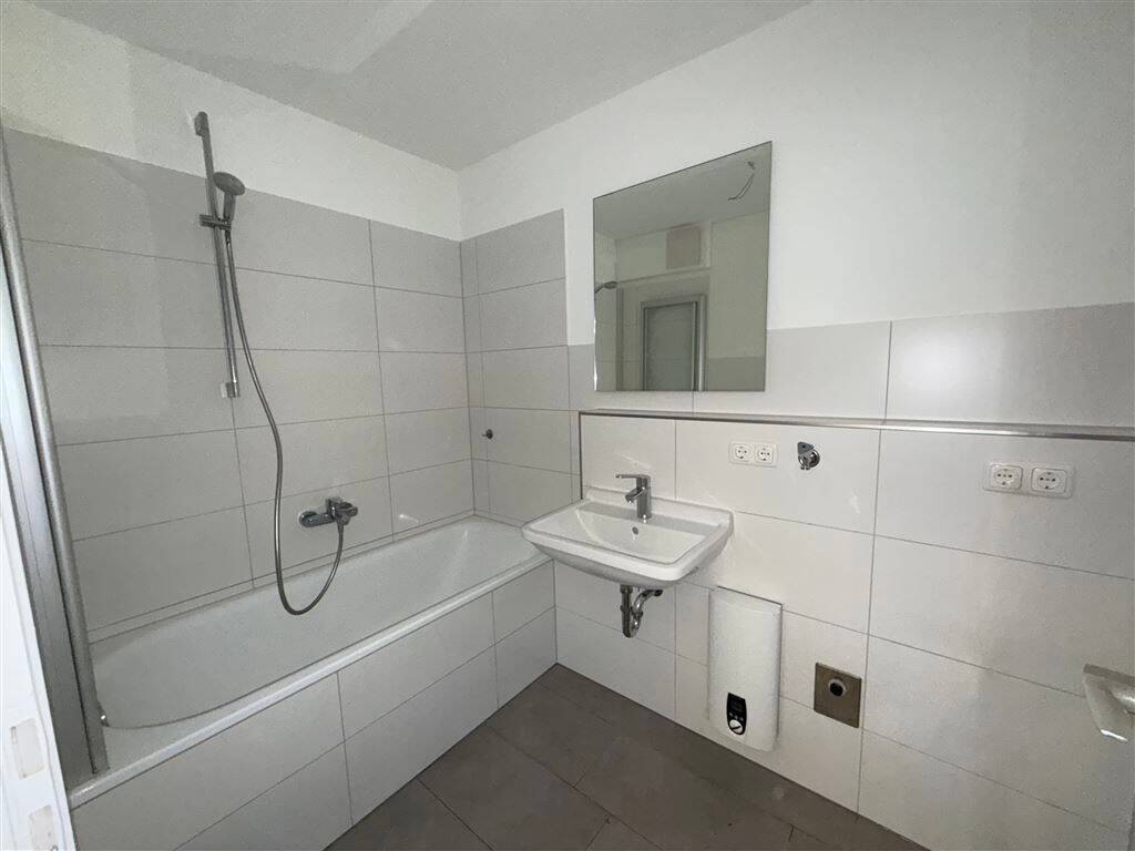 Modernisierte 2,5-Zimmer-Wohnung in sonniger Lage mit Balkon und Einbauküche in Rahlstedt – Hamburg – Vorschaubild 8