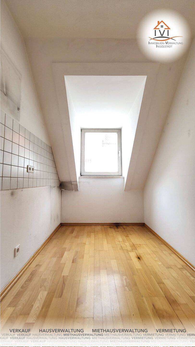 Charmante 1,5-Zimmer-Dachgeschosswohnung mit Einbauküche direkt in der Ingolstädter Altstadt! – Ingolstadt – Vorschaubild 4