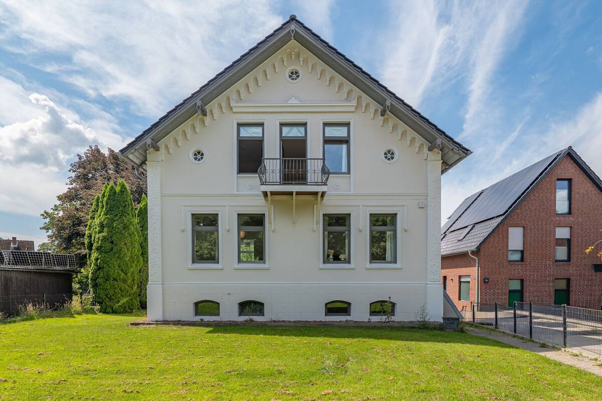 Historischer Charme trifft moderne Eleganz - Stilvolle Villa zur Eigennutzung oder als Anlageobjekt – 21129 Hamburg – Bild 1 von 9
