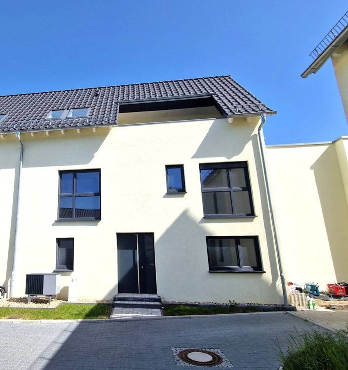 Schönes Reihenendhaus mit Dachloggia zu vermieten! – 4288 Leipzig – Bild 1 von 9