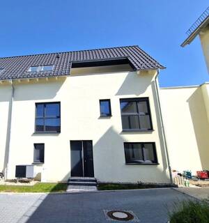 Schönes Reihenendhaus mit Dachloggia zu vermieten!