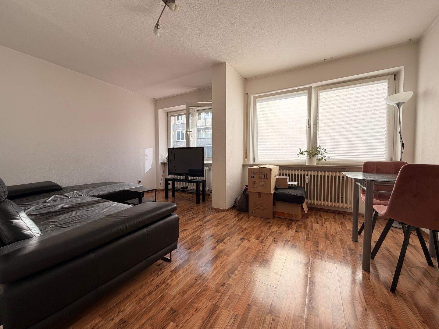 gepflegte 2 Zimmer Wohnung in der Südstadt +++ mit Badewanne und EBK +++