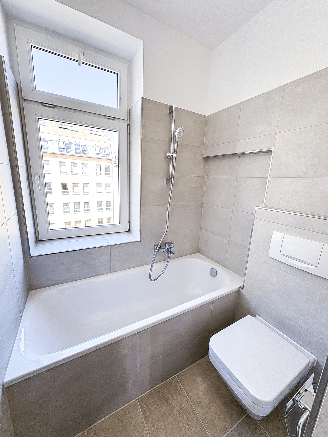 *1. Monat Kaltmietfrei* Hochwertig renovierte Wohnung inklusive EBK! – Leipzig – Vorschaubild 2