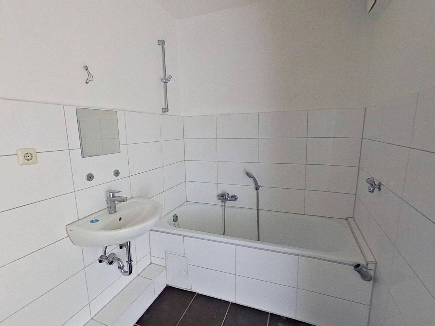 Große 2-Zimmer-Wohnung mit LOGGIA und EBK in St. Jürgen – Lübeck – Vorschaubild 8