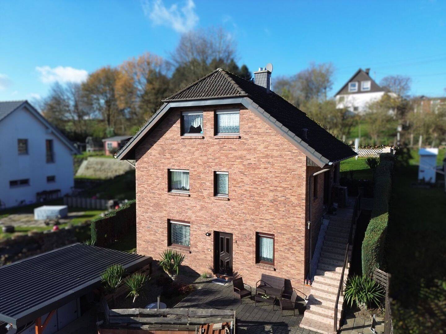 Provisionsfrei - Großzügiges Mehrgenerationenhaus mit Garten – Much – Bild 1 von 9