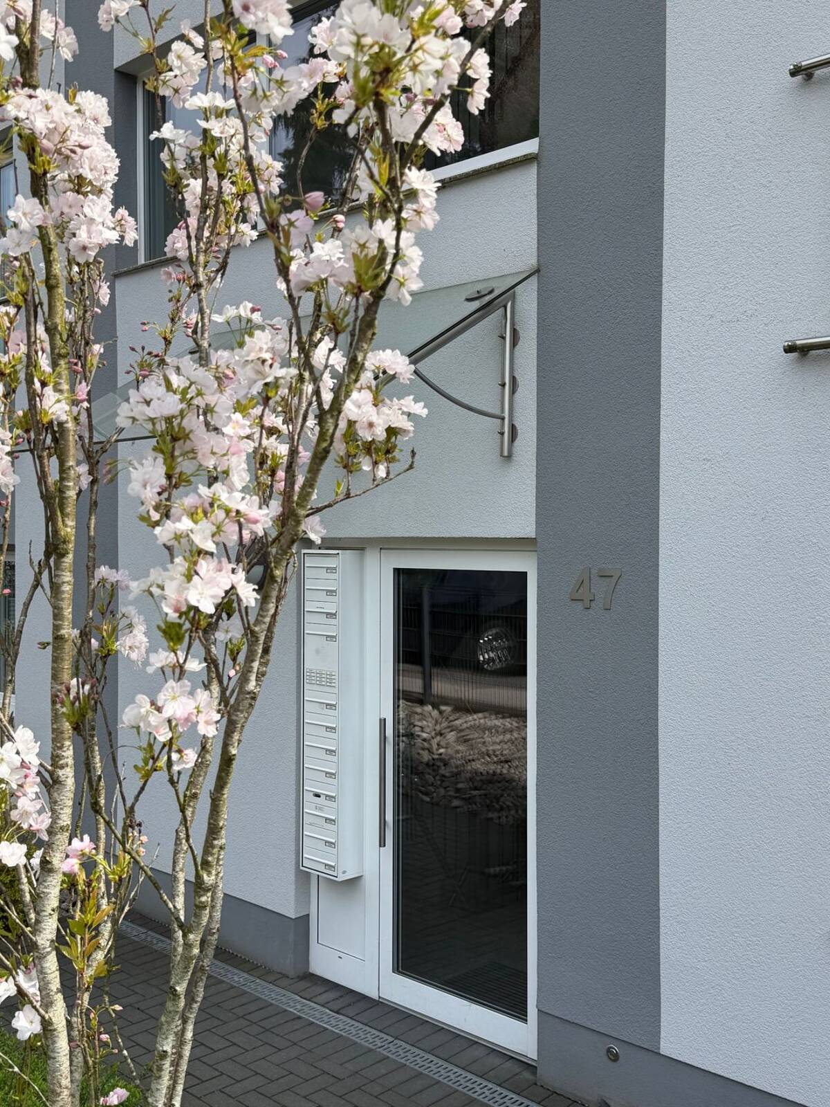 Neuwertiges Mehrfamilienhaus mit 12 Parteien – 42899 Remscheid – Bild 1 von 9
