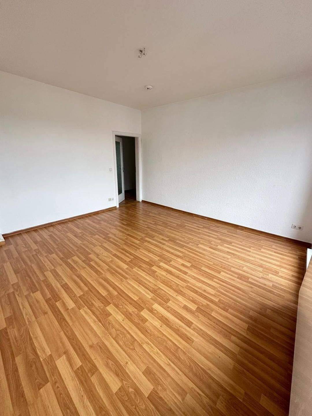 2 Raum mit Balkon in zentraler Lage zum Einzug bereit – Chemnitz – Vorschaubild 7