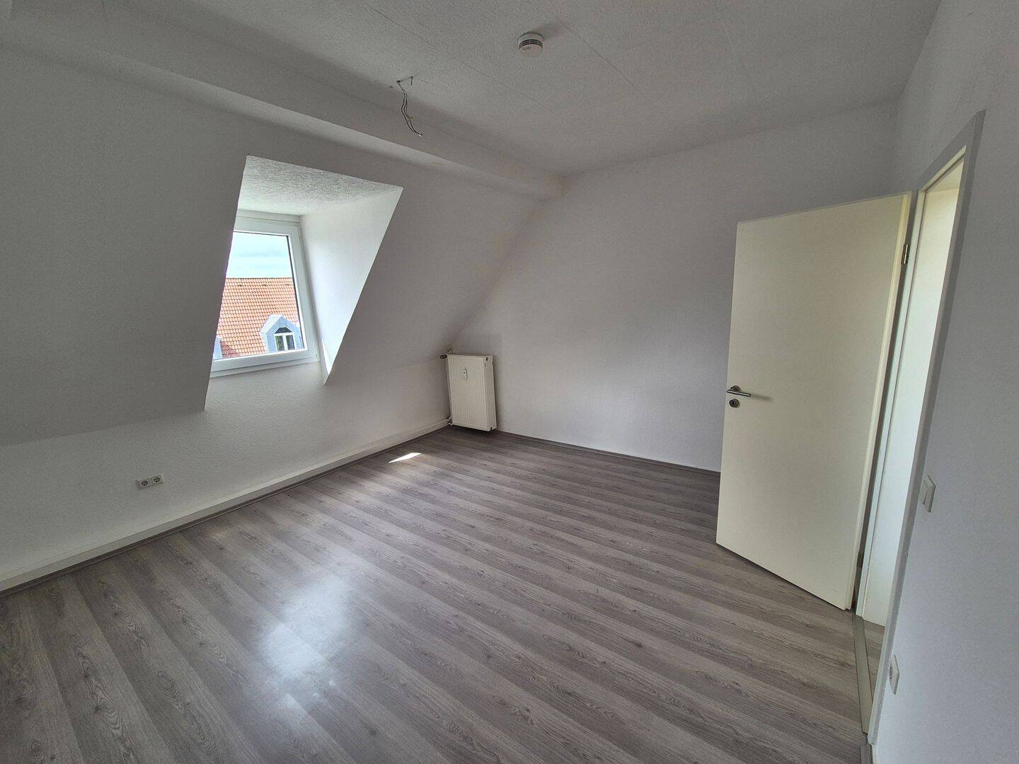 Dachgeschoßwohnung 3 Zimmer in 3-Fam.-haus in sehr schöner Wohngegend – Remscheid – Vorschaubild 6