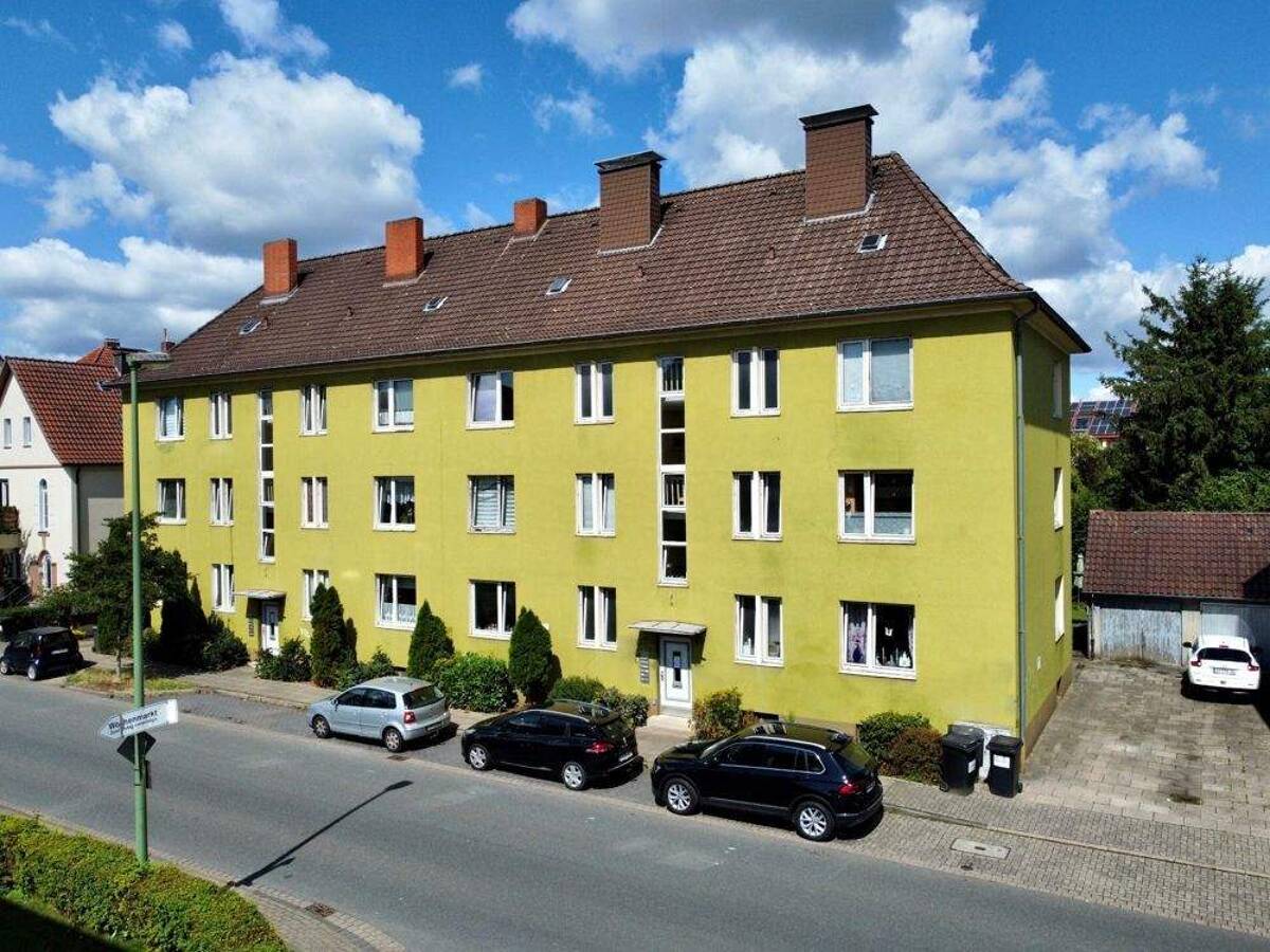 Gut geschnittene 2-Zimmer-Wohnung mit großer Wohnküche und viel Tageslicht – 33609 Bielefeld – Bild 1 von 7
