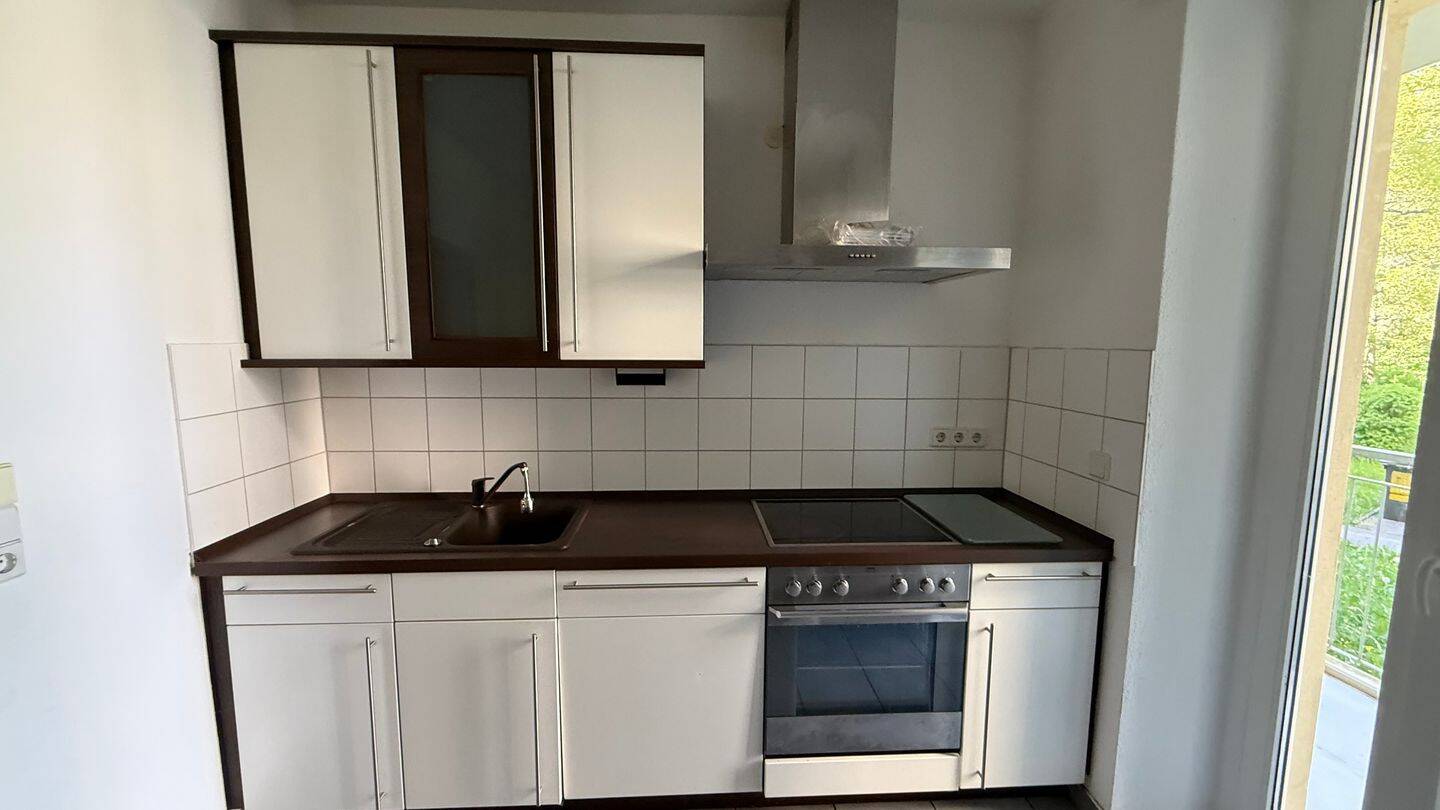 Inkl. EBK - UNI Nah - WG-gerechts - tolles Laminat u.v.m. ! – Chemnitz – Vorschaubild 2