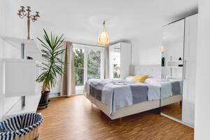 Dachgeschosswohnung mit 80qm großer Dachterrasse und hochwertigem Standard nach Sanierung – 12109 Berlin – Vorschaubild 4