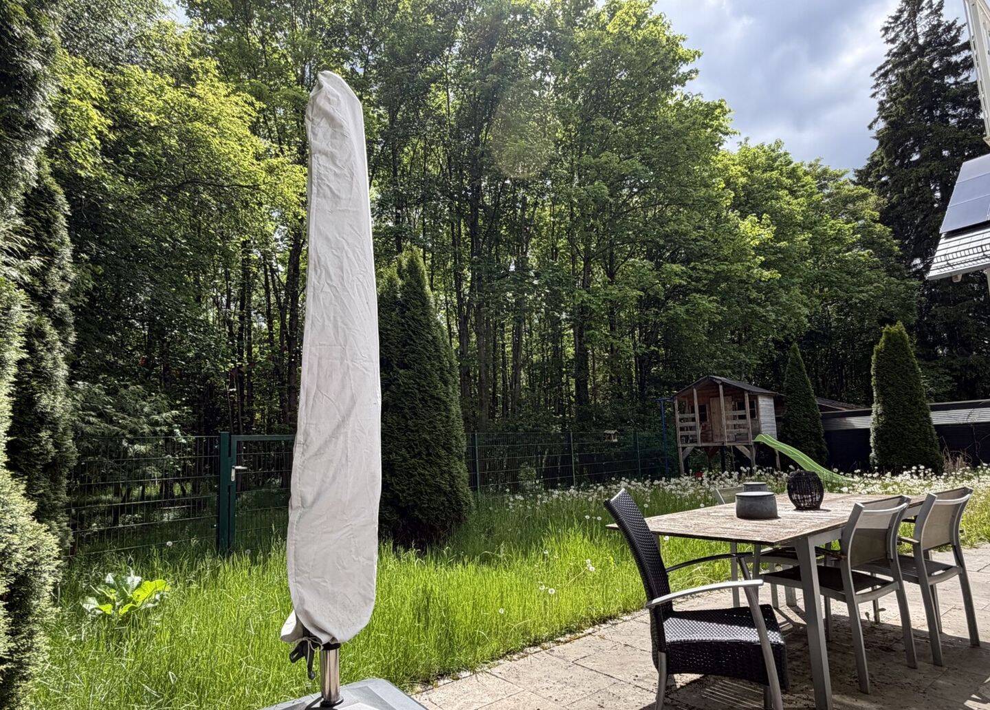 Top-energetisches Einfamilienhaus in idyllischer Waldrand-Lage mit Platz für die ganze Familie – München – Vorschaubild 2