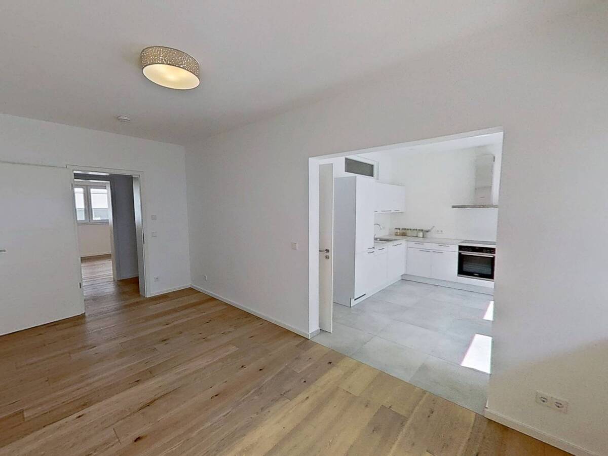 ++ Terrasse inklusive: Großzügige 2-Zimmer-Wohnung mit moderner Einbauküche ++ – 70176 Stuttgart – Bild 1 von 9