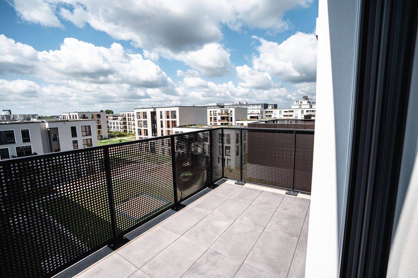 4 Zimmer mit 2 Bädern, Abstellraum und Balkon in schöner Umgebung am Rhein – Düsseldorf – Vorschaubild 2