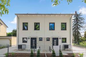 Lichtdurchflutetes Familienparadies: Ihr neues A+ Traumhaus auf 3 Etagen – 12683 Berlin – Vorschaubild 2