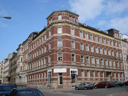 * Kleine 1,5-Zimmer mit Laminat, EBK, Wannenbad und Aufzug in Zentrumsnähe zum Toppreis! *