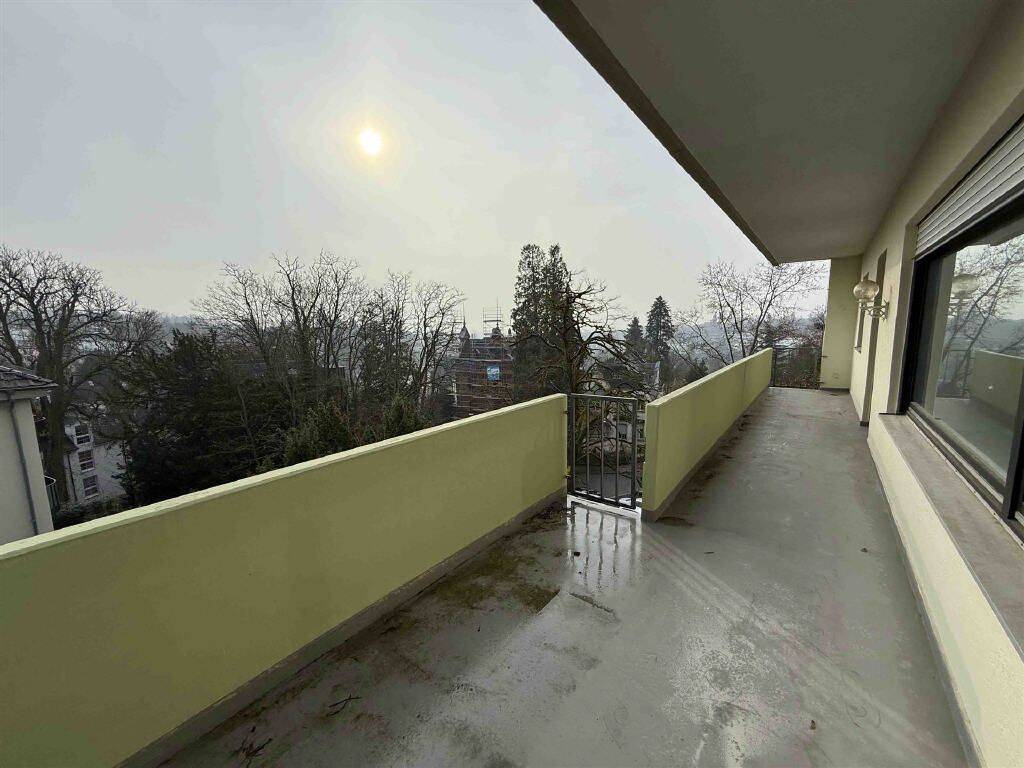 Top-Lage am Neroberg 3-4 ZKB mit 2 Balkonen, Weinbergblick und Aufzug – Wiesbaden – Vorschaubild 4