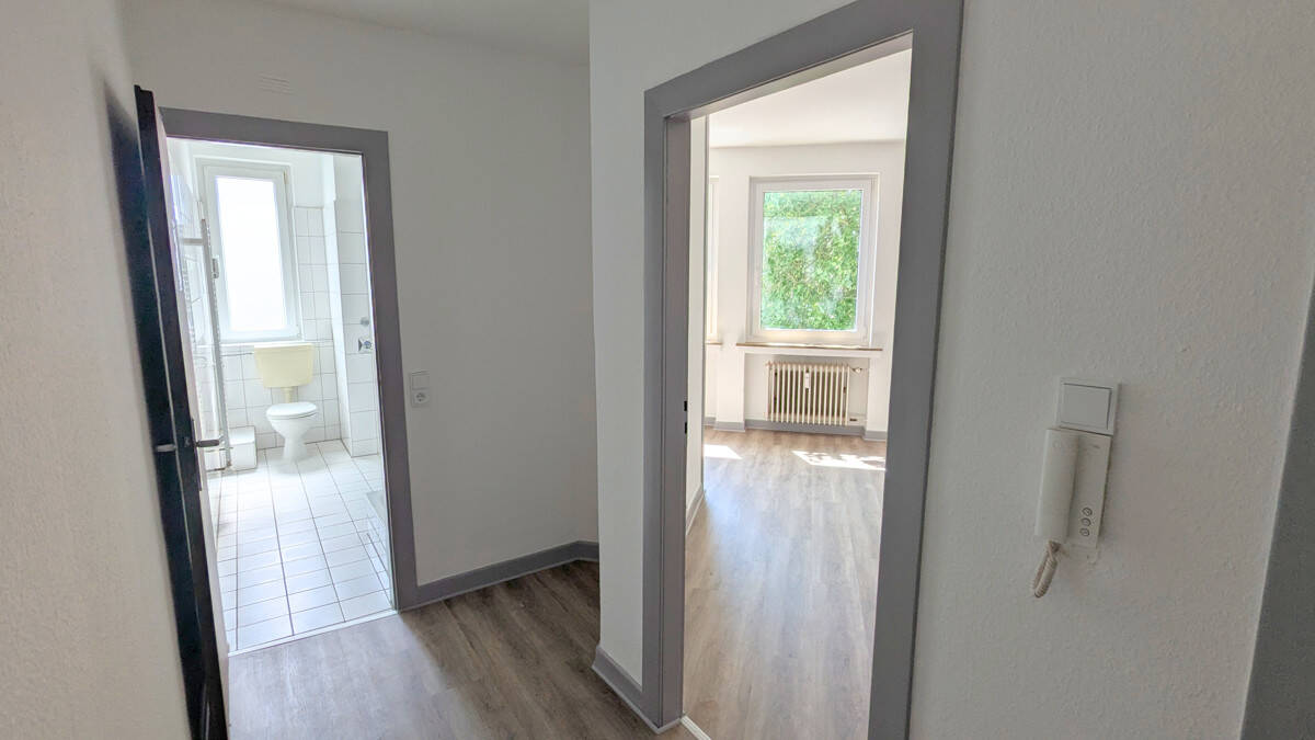 2 Zimmer | Altbau mit hohen Decken | Frisch renoviert | Aachen City – Aachen – Vorschaubild 2