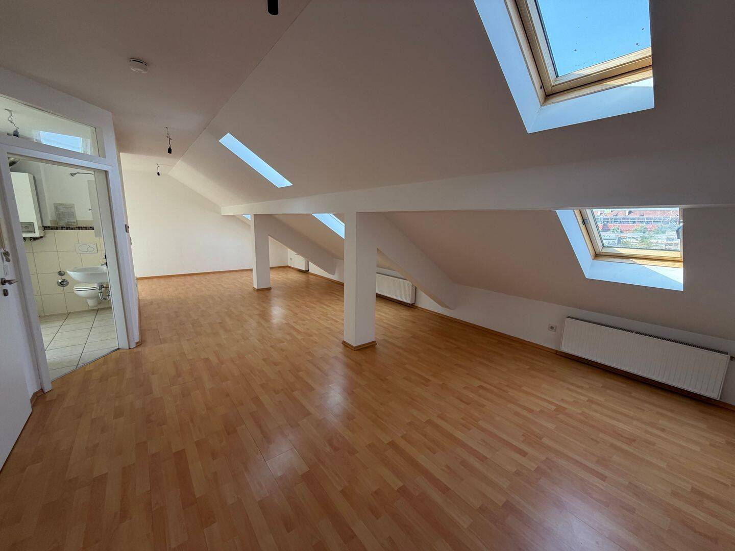 Provisionsfrei: Schöne 3-Zimmer-Dachgeschosswohnung in Gostenhof – Nürnberg – Vorschaubild 4