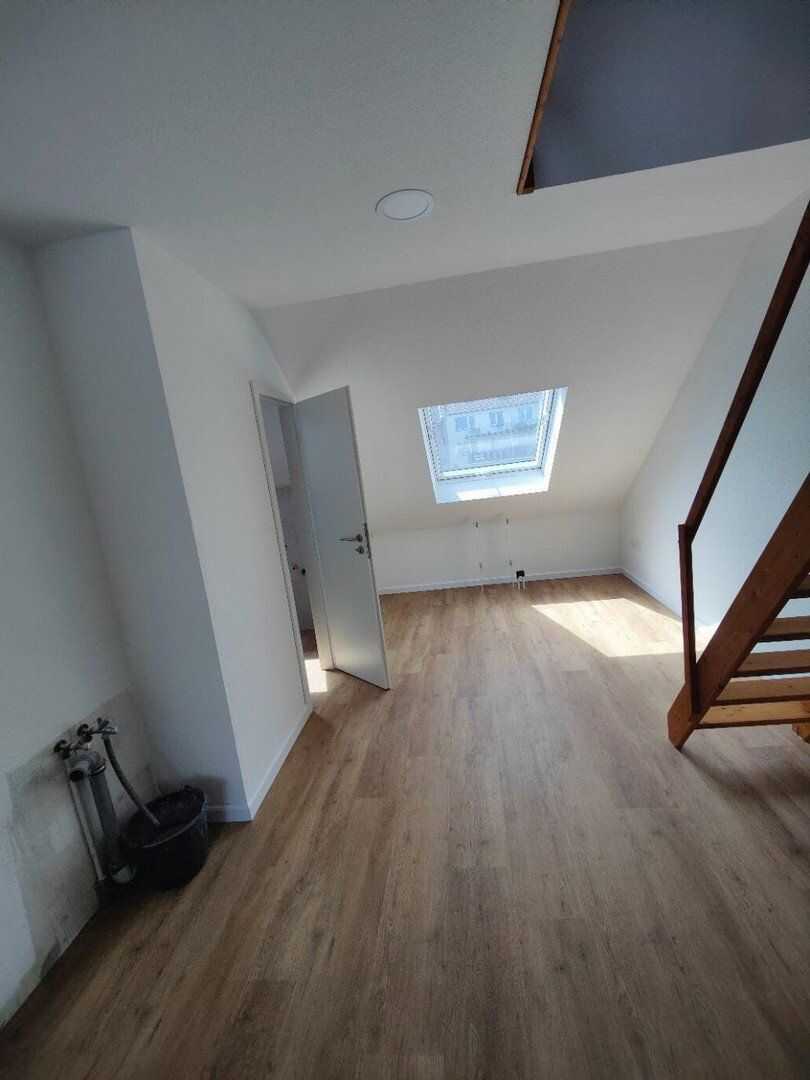 Sanierte Dachgeschosswohnung zum Wohlfühlen – Mönchengladbach – Vorschaubild 2