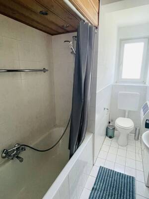 Ruhige Dachgeschosswohnung mit Balkon – 40221 Düsseldorf – Vorschaubild 3