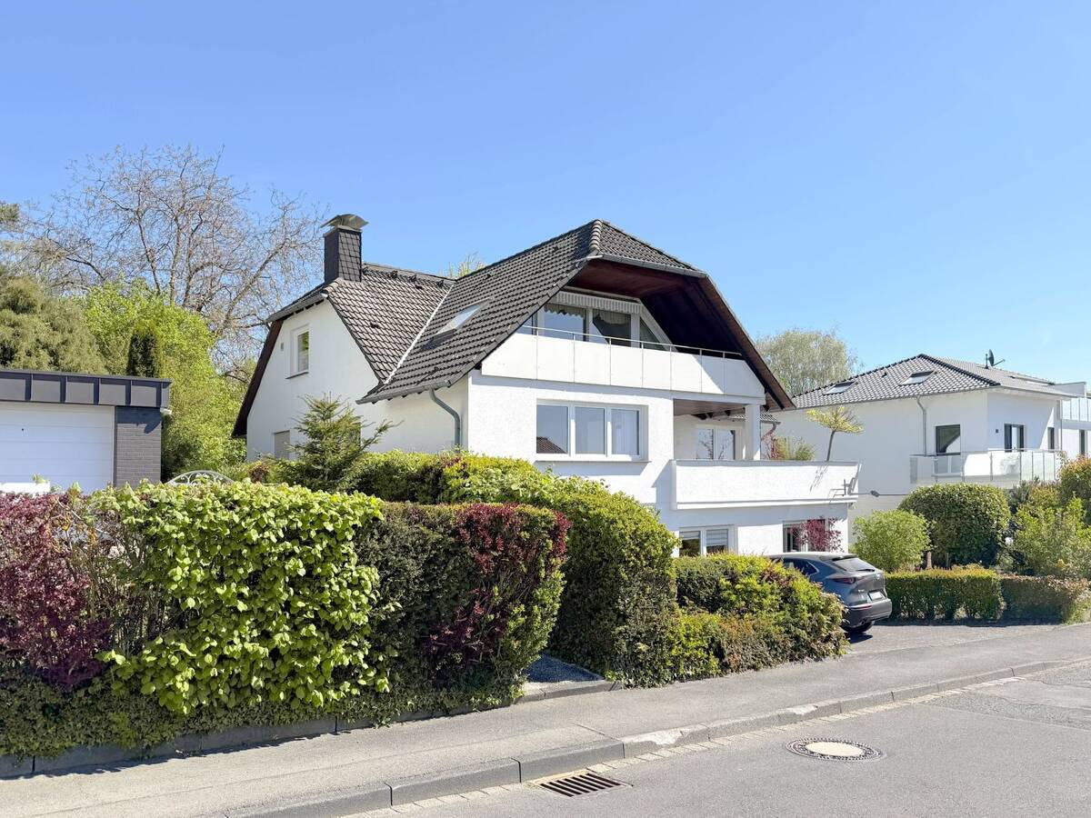 Kassel-Brasselsberg: Wohnung mit großer Loggia, eigener Garage und einem überwältigenden Fernblick – 34132 Kassel – Bild 1 von 9