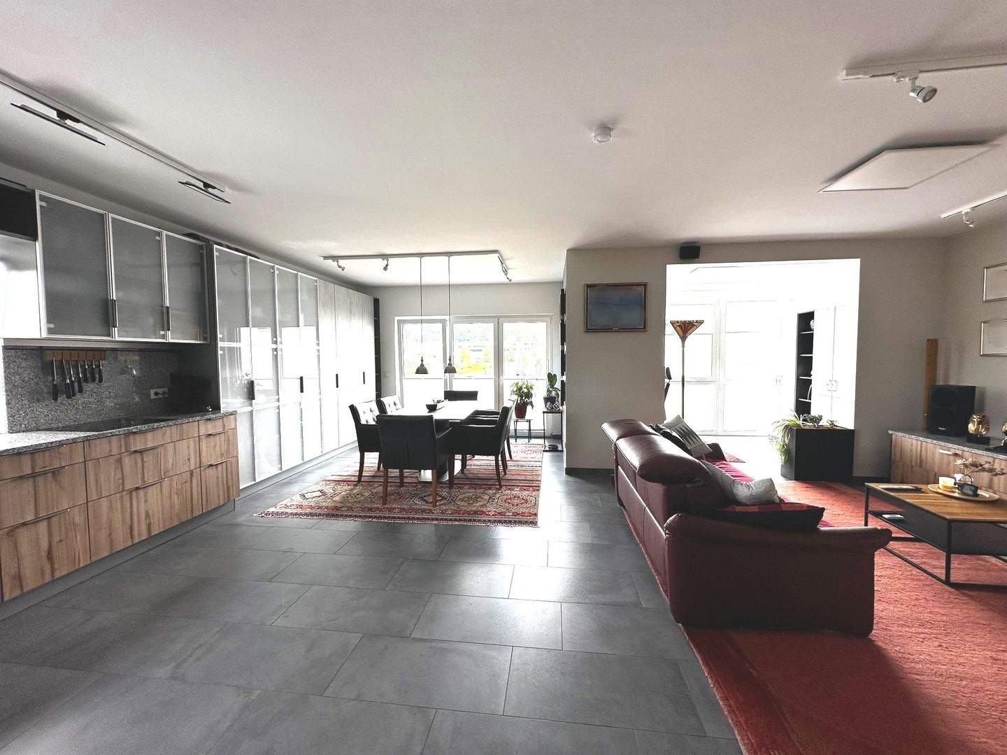 Luxuriöse, altersgerechte Eigentumswohnung mit Garten, Wintergarten und 2 Carports in SB-Bübingen – Saarbrücken – Vorschaubild 6