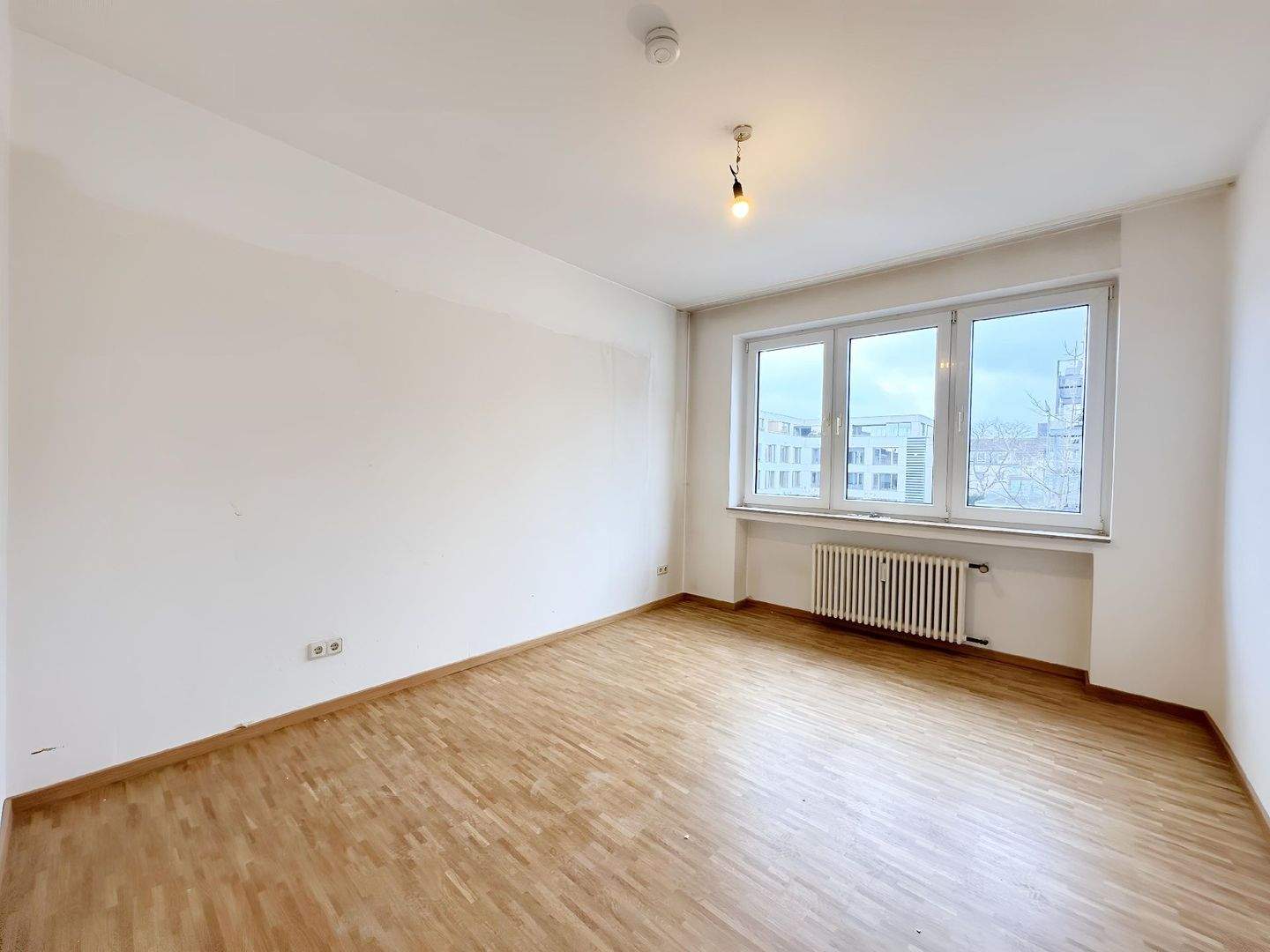 SANIERTE 2-ZIMMERWOHNUNG IN DER STADTMITTE ZU MIETEN! – Krefeld – Vorschaubild 2
