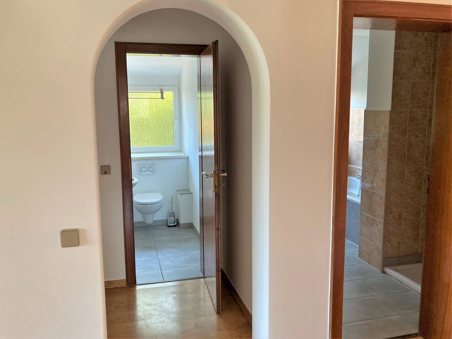 Attraktive, gepflegte DG-Wohnung mit Balkon u. Terrasse – Saarbrücken – Vorschaubild 8