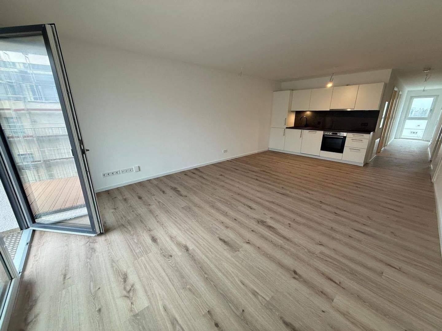 Exklusiver Neubau: Perfekt geschnittene 3-Zimmer-Wohnung mit Balkon | EBK | TG | Fußbodenheizung – Nürnberg – Vorschaubild 2