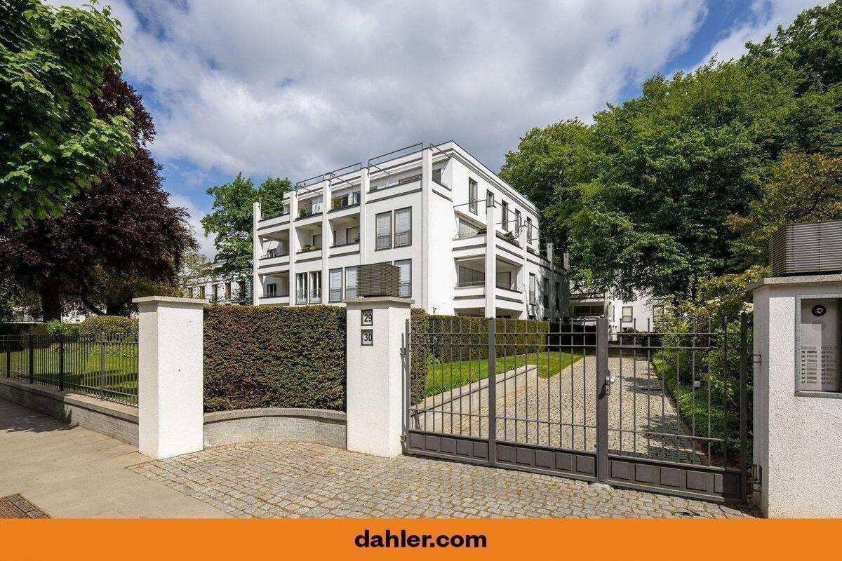 Zwischen Alster und Feenteich - Traumimmobilie in Bestlage – 22085 Hamburg – Bild 1 von 9