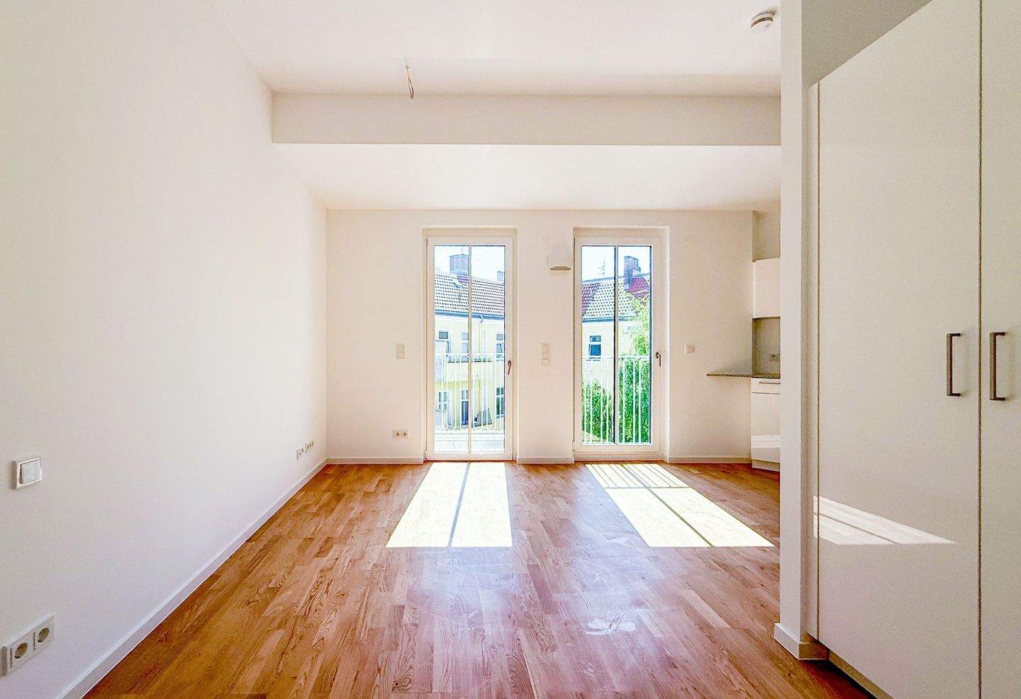 Helle, ruhige vermietete Wohnung (3,8%) zur Hofseite - sonniger Balkon mitten in der Hauptstadt – Berlin – Vorschaubild 6