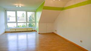 Befristete 2-Zimmer Dachwohnung mit Einbauküche in Longerich!