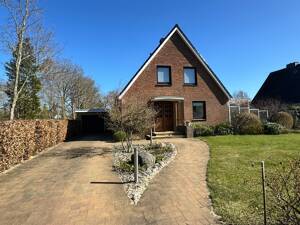 Großzügiges Einfamilienhaus mit schönem Garten, Vollkeller und Garage in Lübeck-St. Jürgen (Nähe Uni)