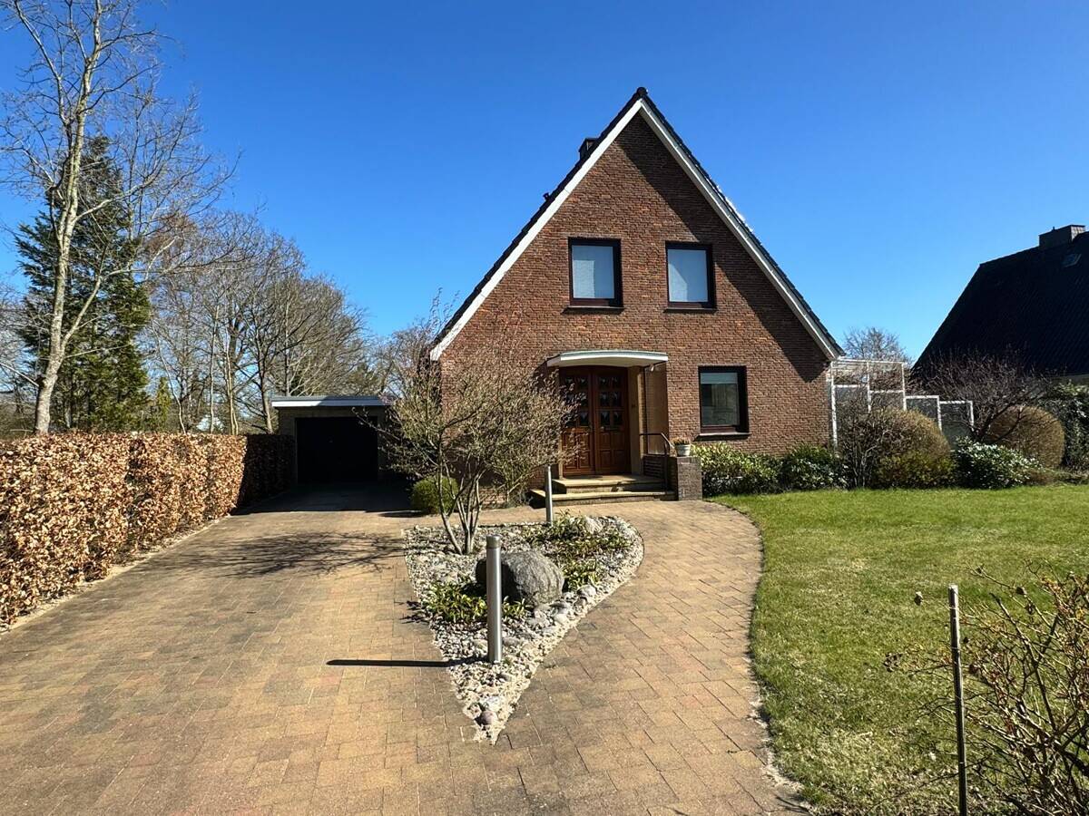 Großzügiges Einfamilienhaus mit schönem Garten, Vollkeller und Garage in Lübeck-St. Jürgen (Nähe Uni) – 23562 Lübeck – Bild 1 von 9