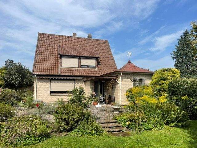 Einfamilienhaus mit angrenzenden Baugrundstück in besonders schöner Lage von Wolfenbüttel – Wolfenbüttel – Bild 1 von 9