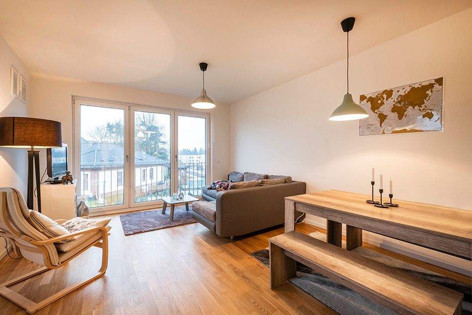 HAMBURG-LANGENHORN - KOMFORT-WOHNUNG, 2 ZIMMER, SÜD-BALKON, KELLERRAUM INKL. TG-STELLPLATZ – Hamburg – Vorschaubild 2