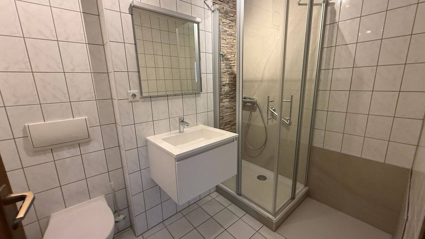 Mit Lift ins 5.OG * Laminat * Loggia * Wanne + TG-Stellplatz – Chemnitz – Vorschaubild 8