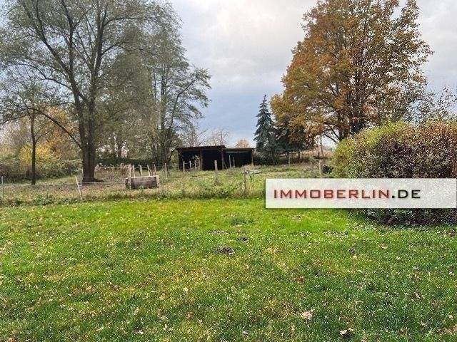 IMMOBERLIN.DE - Charmantes Einfamilienhaus + Nebengelasse auf sehr großem Anwesen in guter ländlicher Infrastruktur – Löwenberger Land – Bild 1 von 9