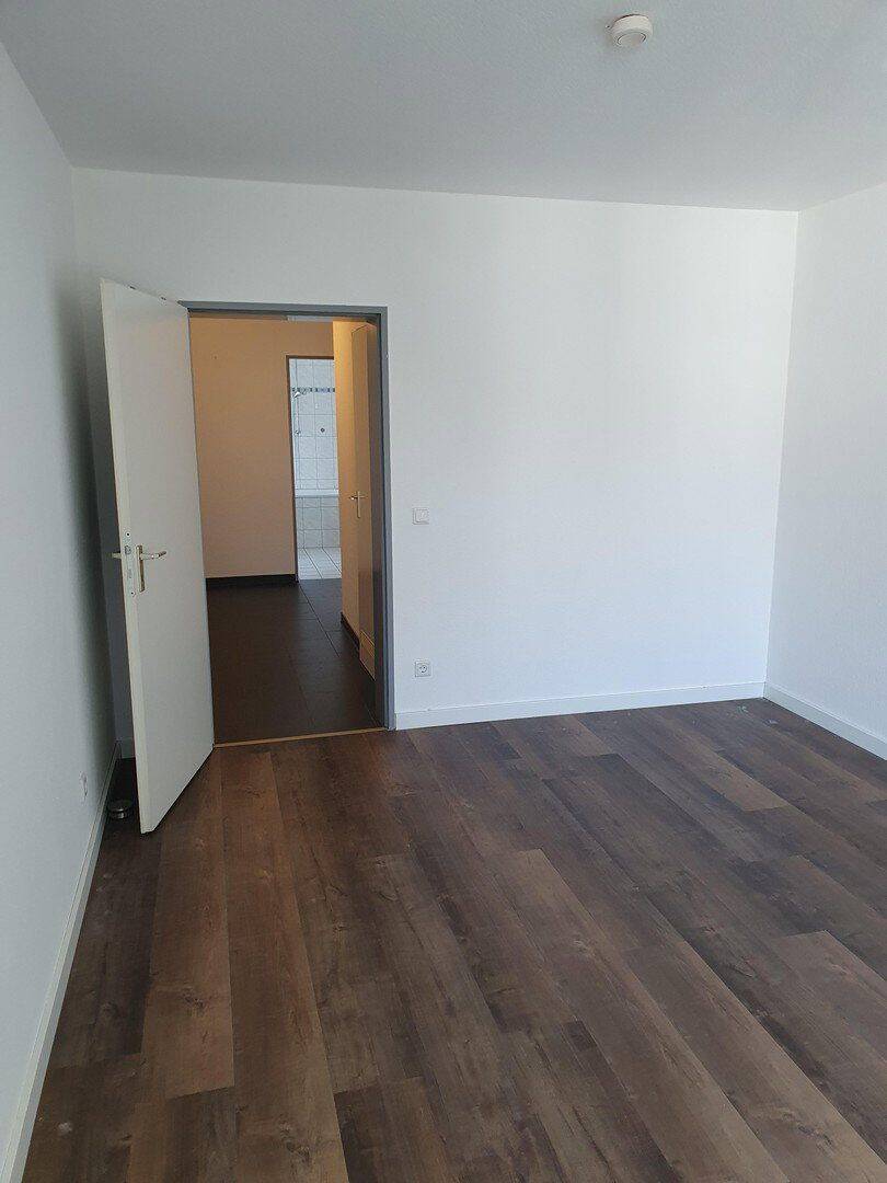 3-Zimmer-Wohnung mit Aufzug, Balkon und Garage in Zentrumsnähe – Krefeld – Vorschaubild 9