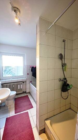 Vermietete 2-Zi.-Dachgeschosswohnung mit Garage in Leverkusen-Rheindorf! – 51371 Leverkusen – Vorschaubild 6