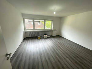 Renovierte Wohnung im 3. OG mit kleinem Balkon